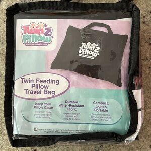 TwinZ Pillow travel carrying bag
Never used!